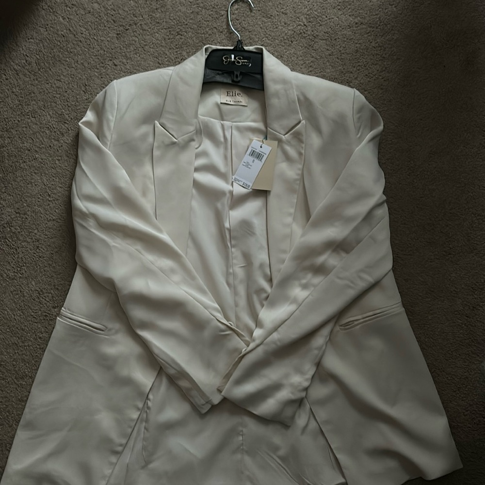Elie Tahari women’s silky champagne blazer